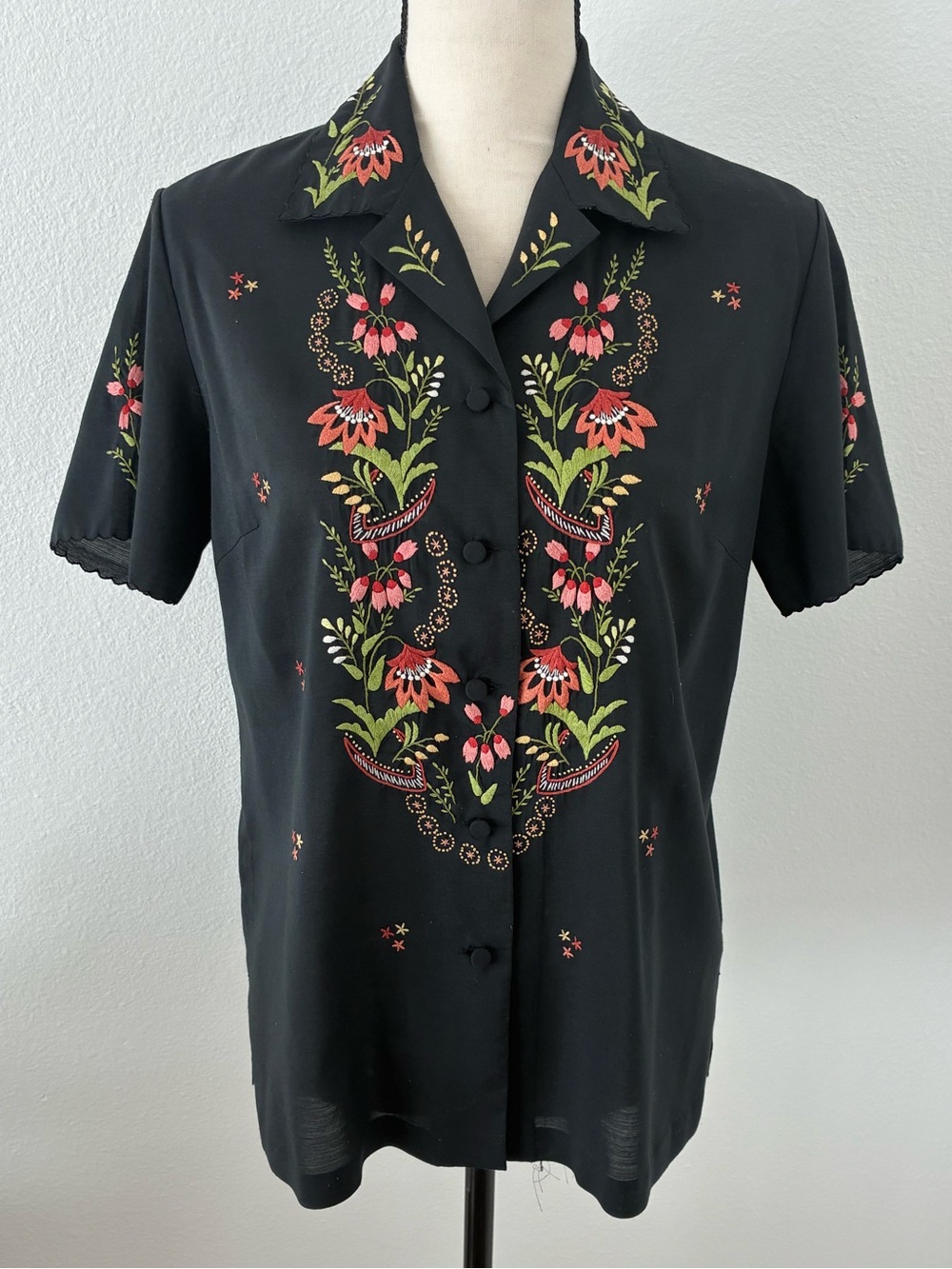 Vintage 60s Lily Hand Embroidered Button Down Short Sleeve Blouse
